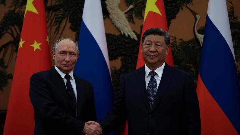 O ditador russo Vladimir Putin já se encontrou com Xi Jinping em pelo menos 40 ocasiões nos 20 anos em que está à frente do Kremlin (Foto: EFE/EPA/SERGEY BOBYLEV/SPUTNIK/KREMLIN)