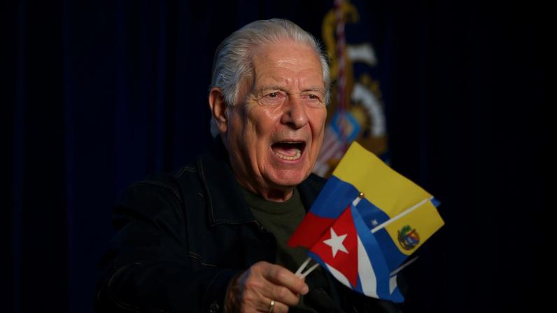 Trump cogita acordo diplomático enquanto regime de Cuba sobe o tom e ameaça com "banho de sangue" (Foto: EFE/ Ernesto Mastrascusa/ Nicole Combeau/Arquivo)