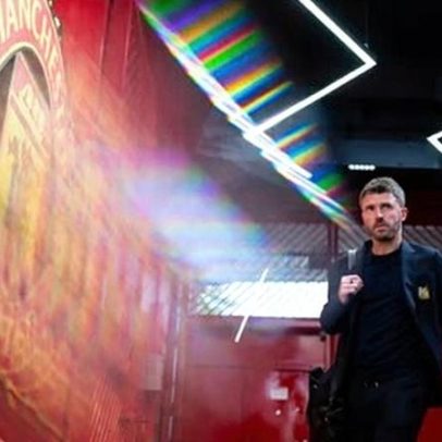 Michael Carrick tem direito de trazer equilíbrio ao Manchester United