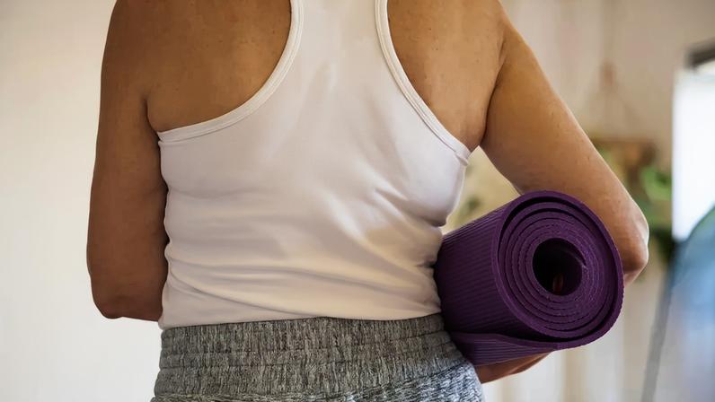 como escolher tapete de yoga