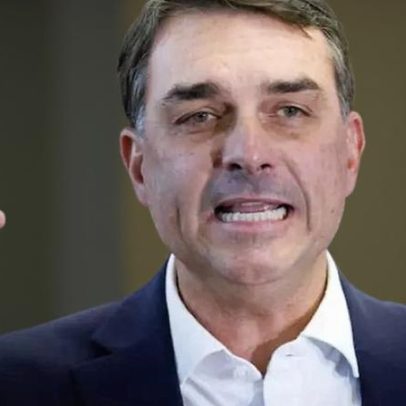 Flávio Bolsonaro nega ter pedido encontro com Trump, em inglês