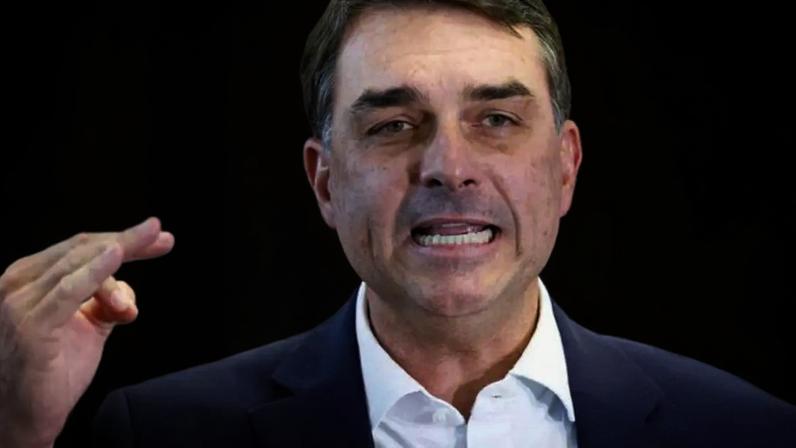 Flávio Bolsonaro defende remuneração por hora como alternativa ao fim da escala 6x1