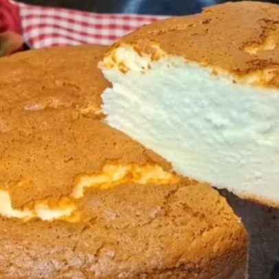 Bolo algodão com apenas 3 ingredientes não leva farinha de trigo e é fofinho