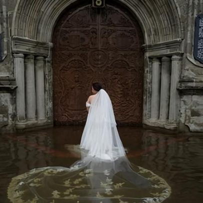 Noiva atravessa enchente para se casar, foto de Aaron Favila