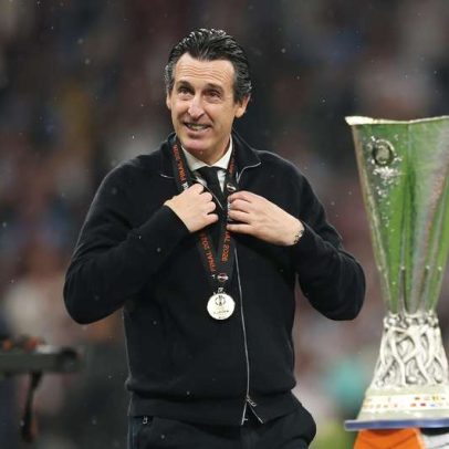 Emery celebra evolução do Aston Villa após título e mira continuidade