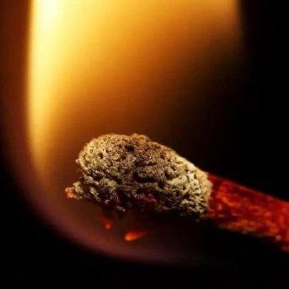 Acidente inspira farmacêutico a inventar palitos de fósforo