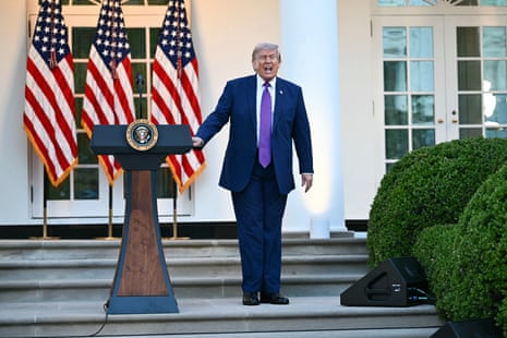 Trump faz posts noturnos enquanto guerra com o Irã continua