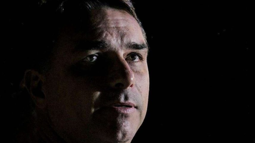 Flávio Bolsonaro negou qualquer ilegalidade no financiamento do filme sobre seu pai