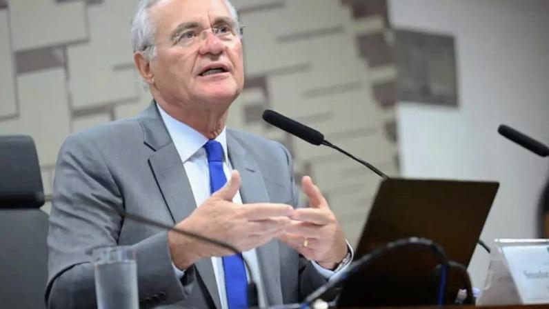 O senador Renan Calheiros, relator do projeto