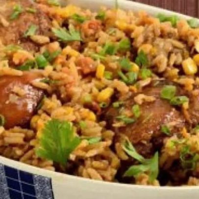 Galinhada tradicional é opção ideal para o almoço de domingo