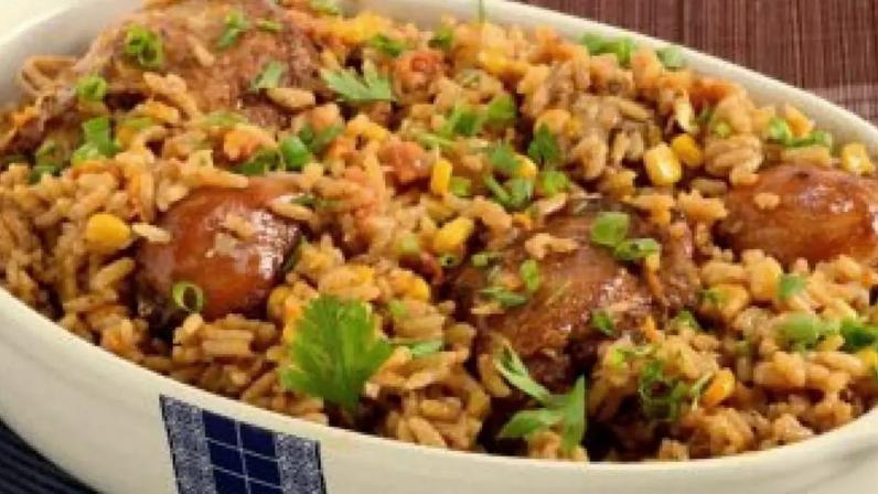 Galinhada tradicional é opção ideal para o almoço de domingo