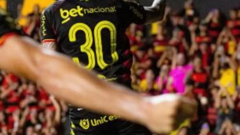 Barletta comemorando o gol contra o Ceará.