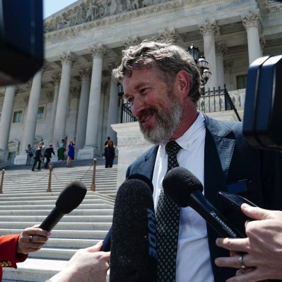 Thomas Massie, dissidente do GOP, cai na purga promovida por Trump
