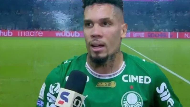 Paulinho comenta emoção de estar de volta aos gramados