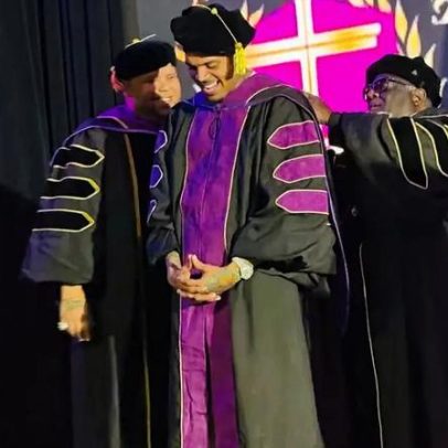 Chris Brown recebe PhD em Artes Visuais e Performativas