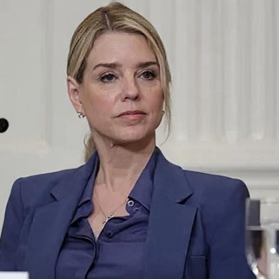 Ex-procuradora-geral dos EUA Pam Bondi depõe em investigação sobre Epstein