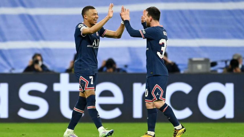 Messi e Mbappé pelo PSG (Photo by David Ramos/Getty Images)