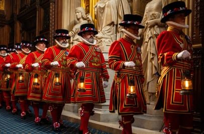 Beefeaters em patrulha e Trump na China, fotos do dia