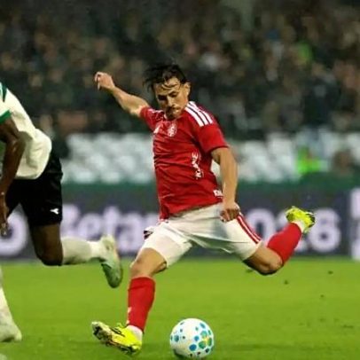 Internacional marca no último lance e empata com Coritiba