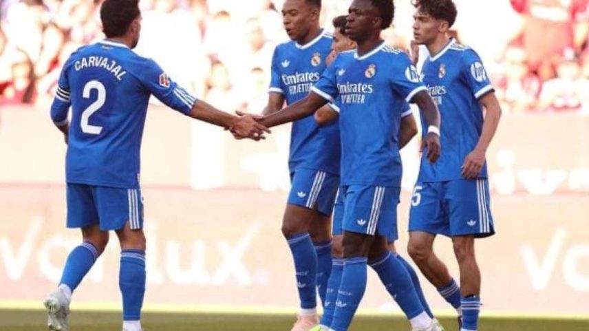 Vini Jr celebra seu gol, o da vitória sobre o Sevilla no Ramon Sanchez Pizjuan –