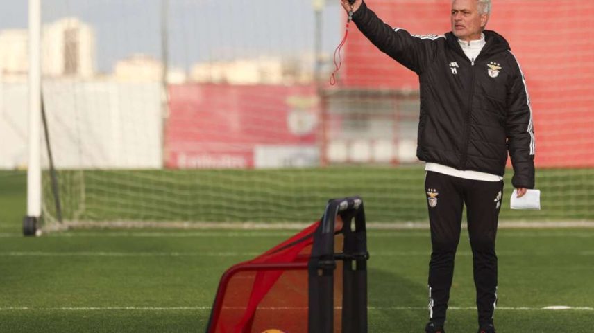 Mourinho dificilmente continuará no comando do Benfica – Divulgação/SL Benfica