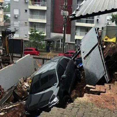 Deslizamento destrói garagem de condomínio em Novo Hamburgo; carro cai em cratera