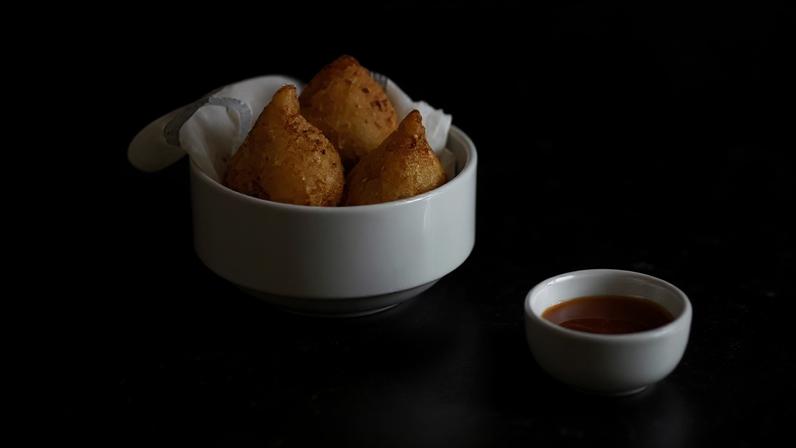 Coxinha com massa de farinha de arroz e batata-doce