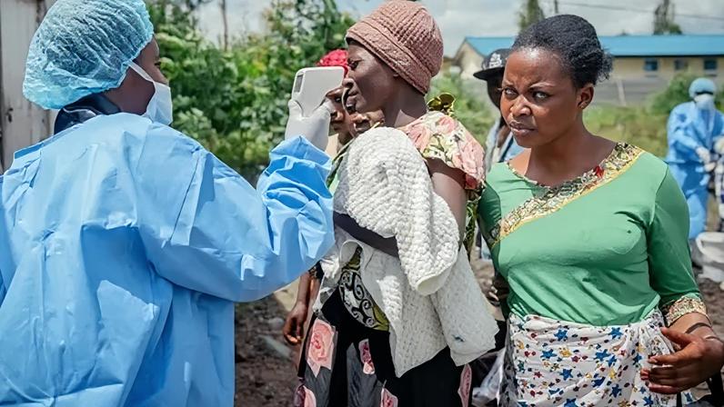 Ebola se espalha na RDC de forma alarmante, alerta ONG durante visita da OMS