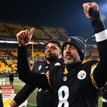 Aaron Rodgers renova com Steelers, reunindo-se ao treinador Mike McCarthy