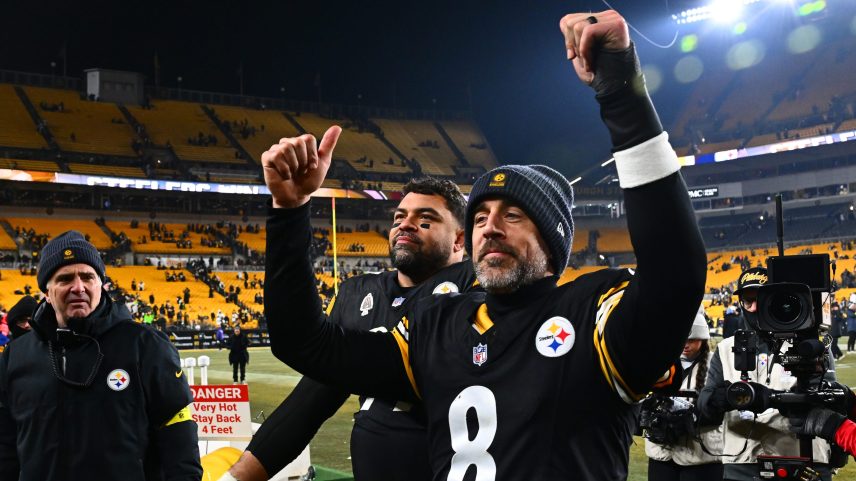 Aaron Rodgers renova com Steelers, reunindo-se ao treinador Mike McCarthy