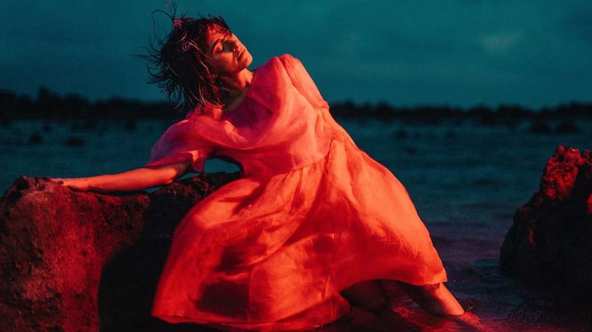 Juliana Linhares fala sobre sonho e movimento no álbum Até Cansar o Cansaço