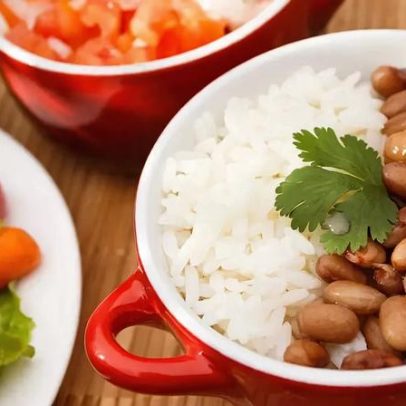 Arroz e feijão formam proteína completa e se destacam entre superalimentos da moda
