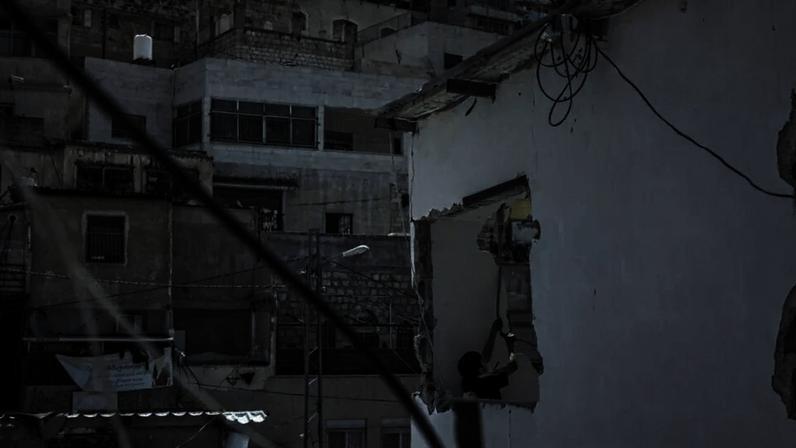 Uma casa do bairro de Silwan que palestinos estão sendo obrigados a demolir com as próprias mãos, em Jerusalém Oriental, em 16 de abril de 2026.