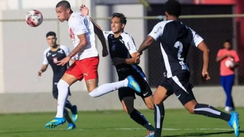 Jogo com seis gols movimentou Atibaia nesta quinta-feira –