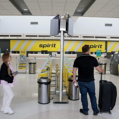 Spirit Airlines encerra operações temporariamente; passageiros devem remarcar voos