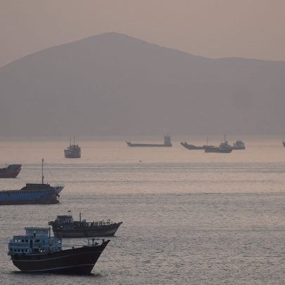 Dois navios com bandeira dos EUA atravessam o Estreito de Hormuz