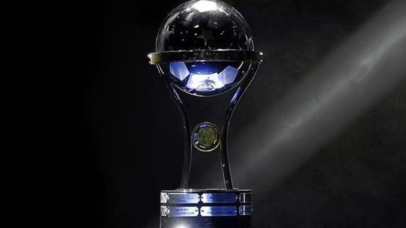 Taça da Copa Sul-Americana.