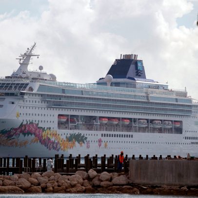 Viajante americano morre em provável afogamento na ilha privada da NCL Bahamas