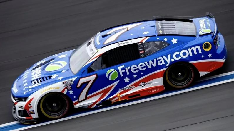 Daniel Suarez vence em Charlotte