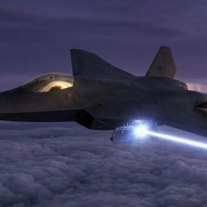 Caças de sexta geração prometem atuar como centros de comando e lasers