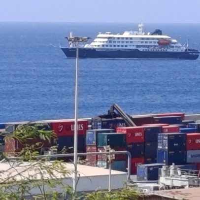 Seis casos de hantavírus confirmados; passageiros aguardam desembarque