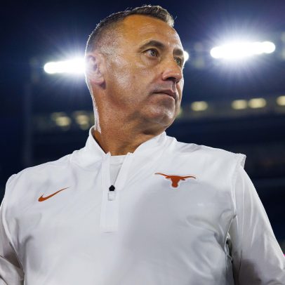 Steve Sarkisian critica fortemente a cultura do futebol universitário