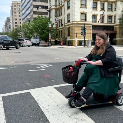 Scooter danificada em voo; passageira diz que o problema persiste