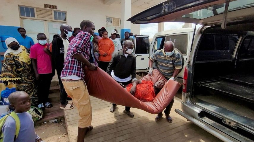 Médico americano com Ebola mantém esperança de recuperação