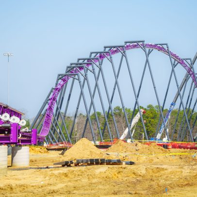 Nova montanha-russa Project Purple da Six Flags tem missão além da emoção