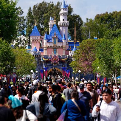 Disney é processada por reconhecimento facial em parques da Califórnia