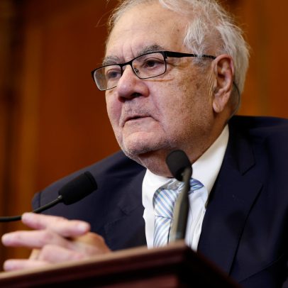 Barney Frank, líder legislativo na crise de 2008, morre aos 86