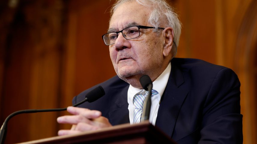 Barney Frank, líder legislativo na crise de 2008, morre aos 86