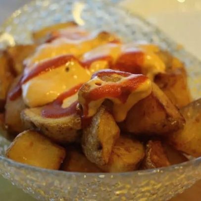 Batata na air fryer fica crocante por fora e macia por dentro com truque de água