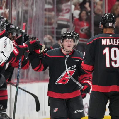 Hurricanes derrotam Canadiens, enfrentam Golden Knights na final da Stanley Cup